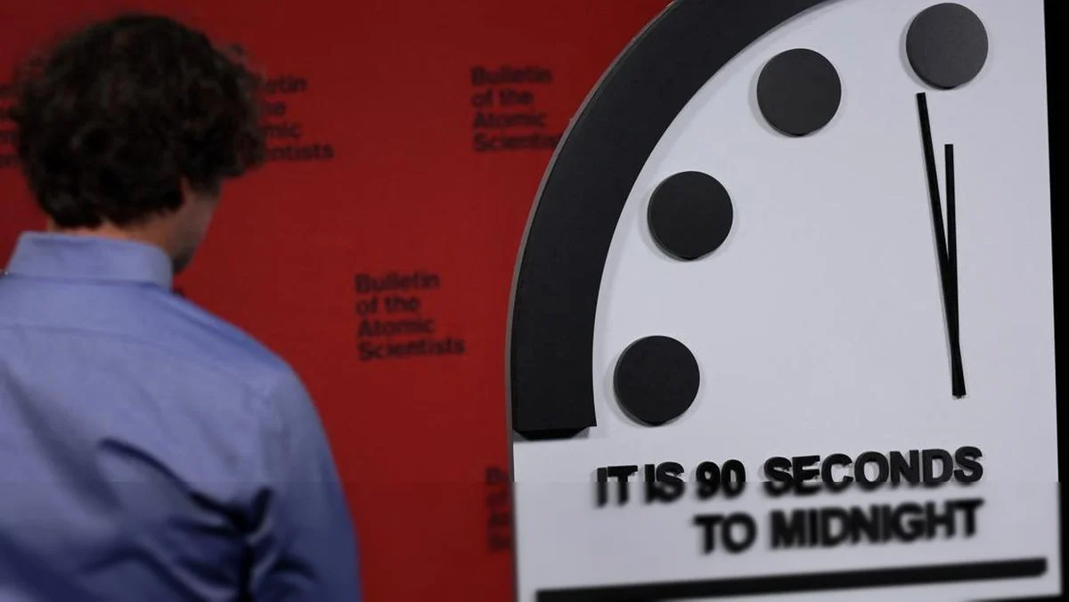 Jam Kiamat Maju 85 Detik: Ancaman Nuklir, Iklim, dan Disinformasi Kian Dekat