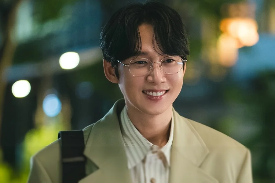 Pesona Park Sung Hoon di Drama Baru "The Practical Guide to Love"